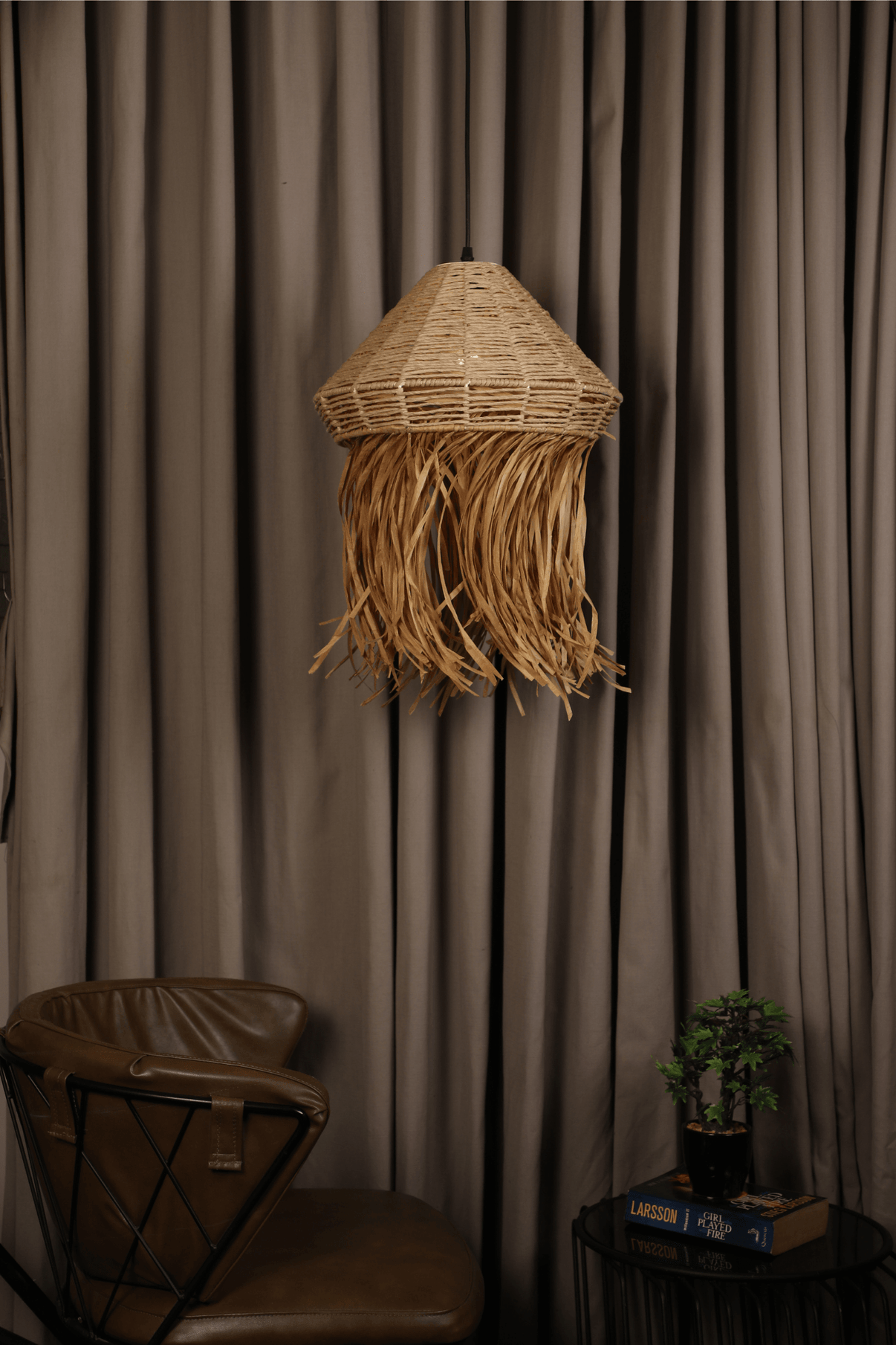 Cambia Handcrafted Pendant Light: Elegance in Every Detail