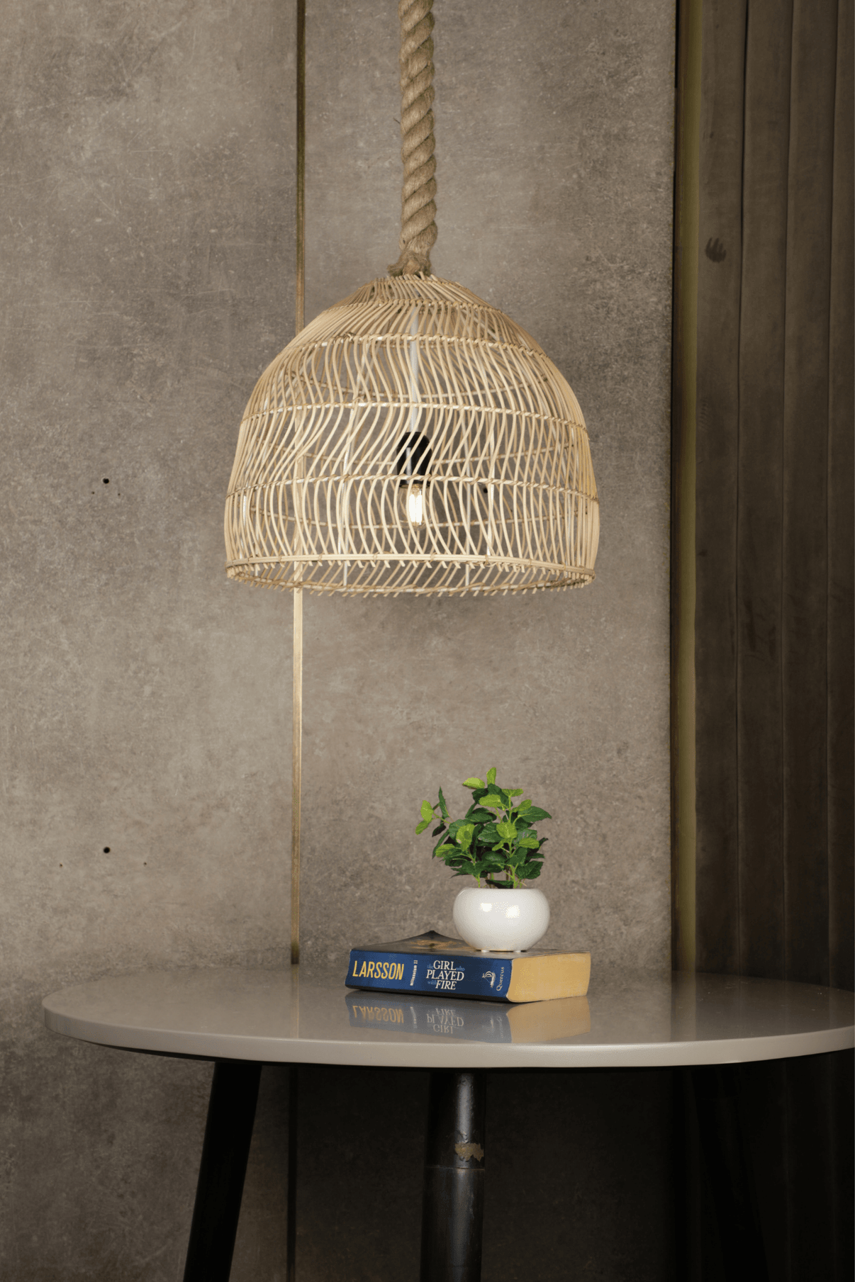 Estivo Handcrafted Pendant Light: A Beacon of Modern Elegance