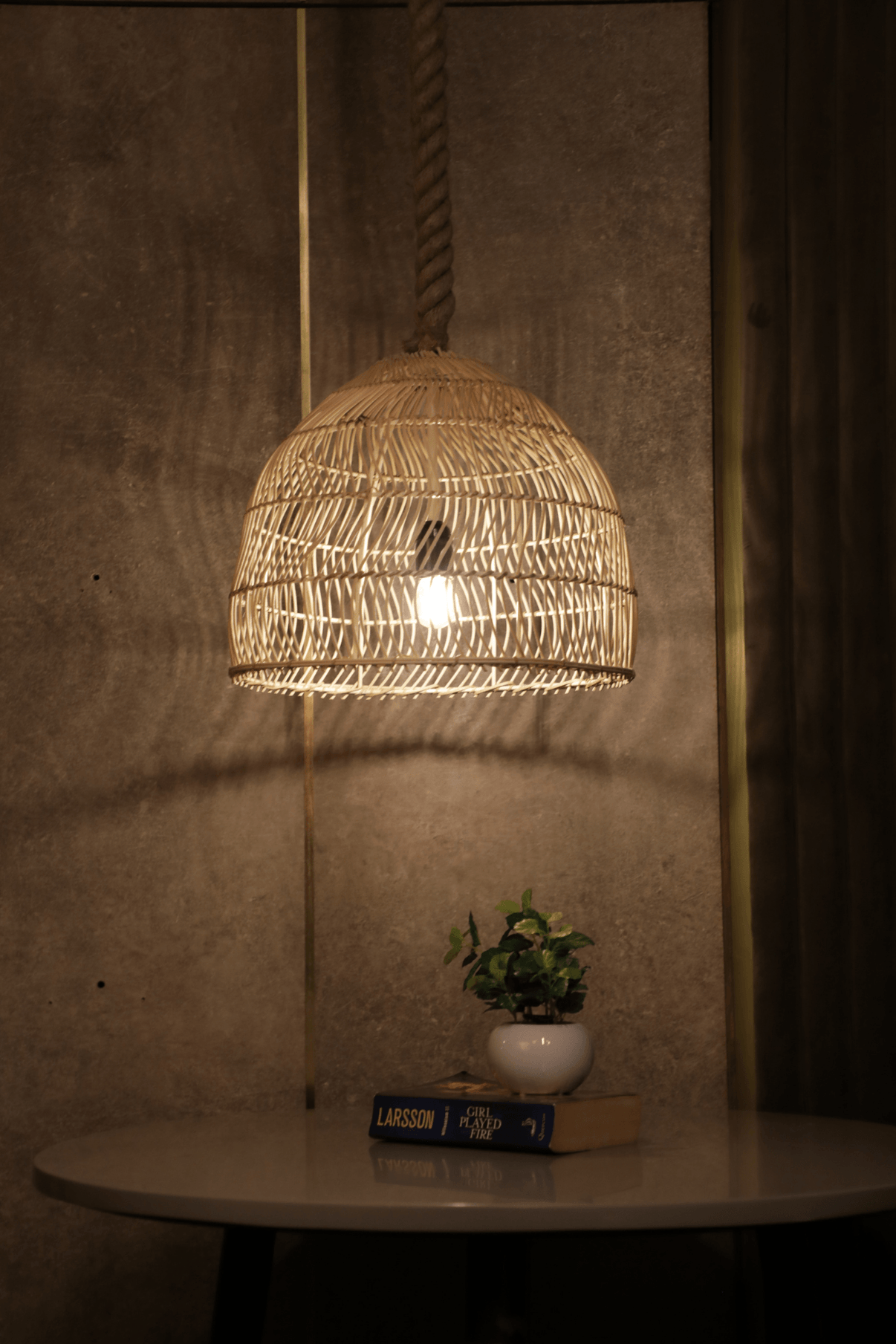 Estivo Handcrafted Pendant Light: A Beacon of Modern Elegance