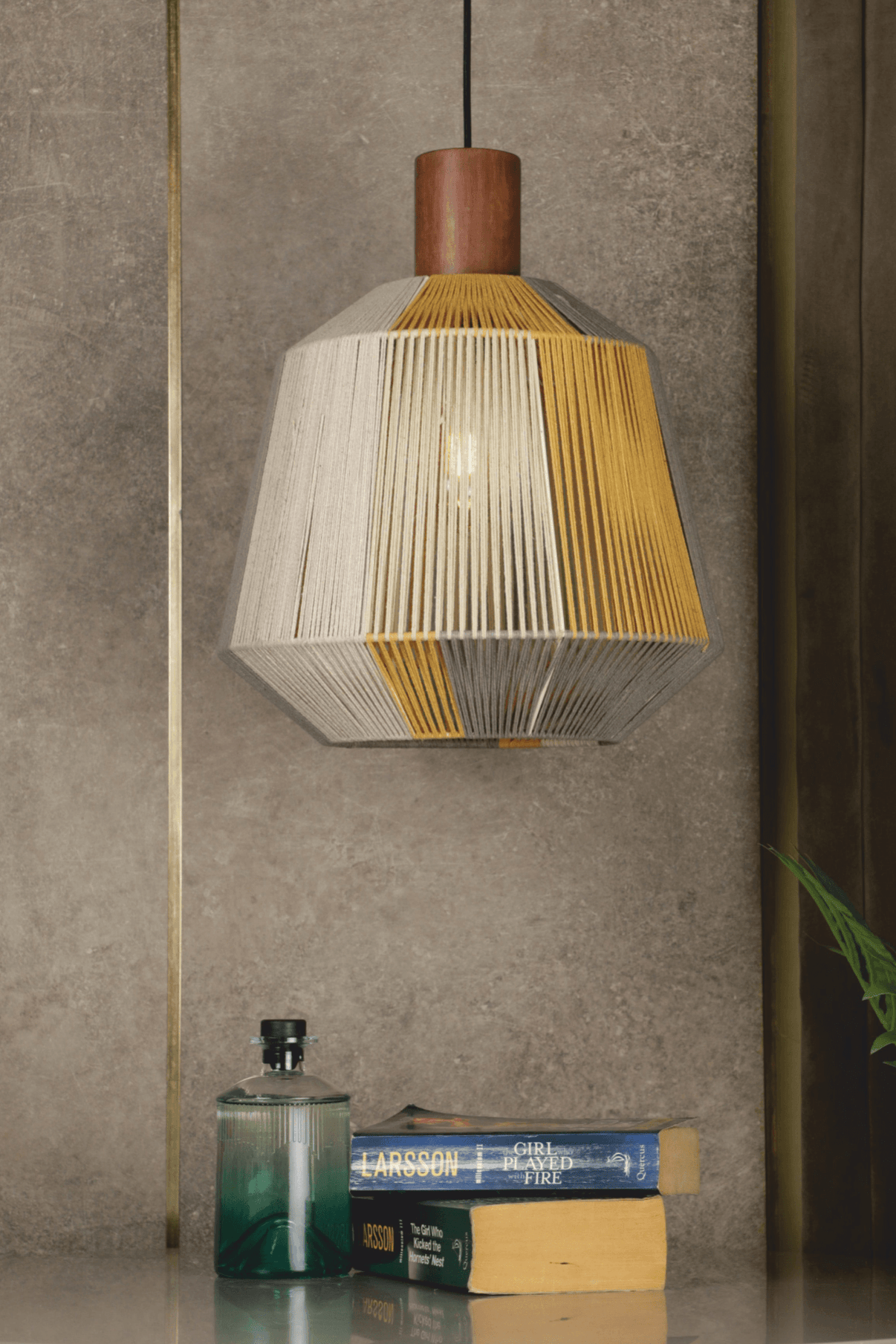 Favilla Handcrafted Pendant Light: Modern Artistry in Illumination