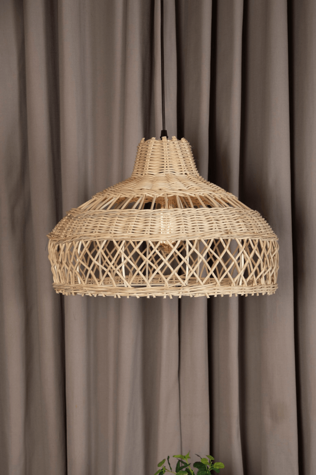 Fiori Handcrafted Pendant Light: Modernity Illuminated