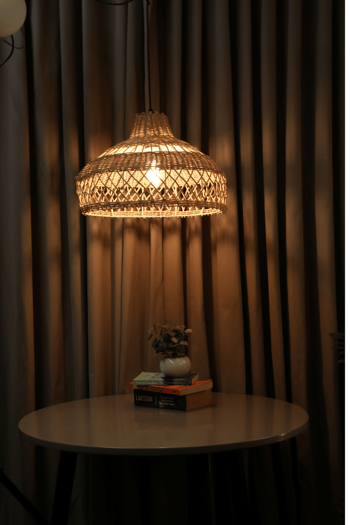 Fiori Handcrafted Pendant Light: Modernity Illuminated
