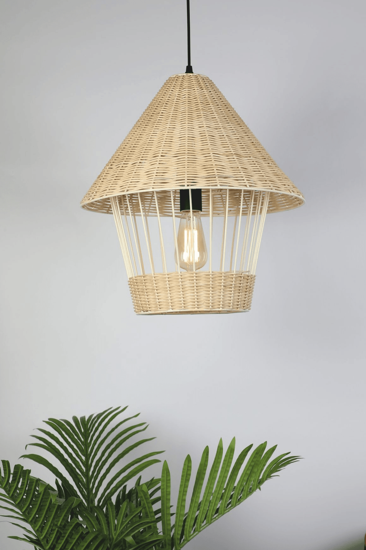 Stellare Handcrafted Pendant Light: A Beacon of Contemporary Luminescence