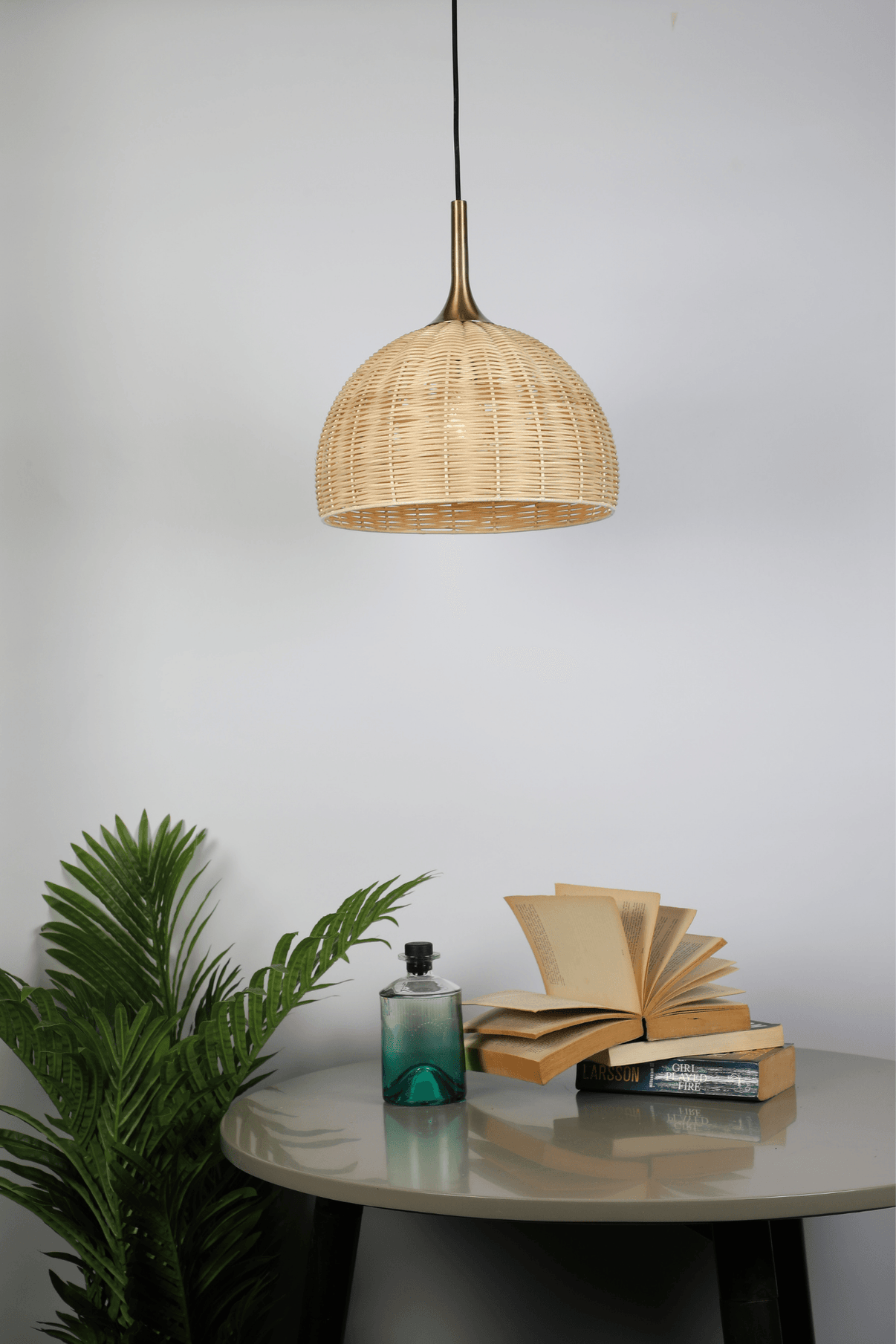 Stilu Handcrafted Pendant Light: Elegance in Versatility